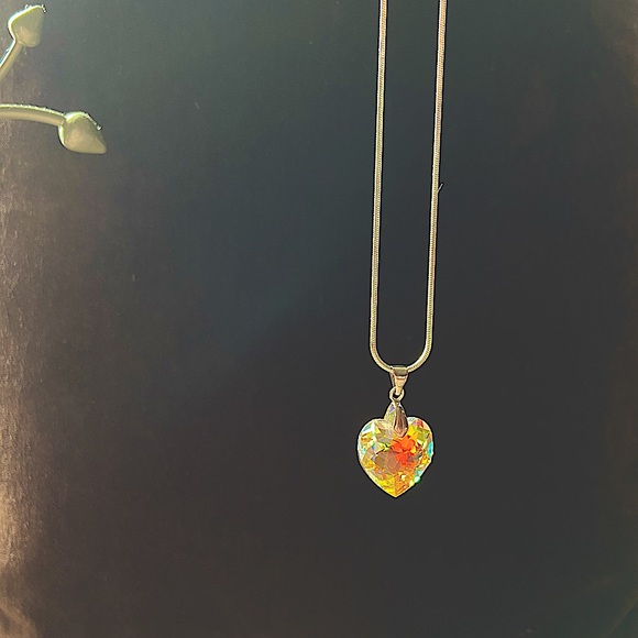 Swarovski heart necklace on silver chain - Picture 2 of 3